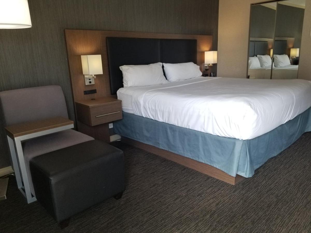 Holiday Inn Express Edmonton Downtown By Ihg Exterior foto