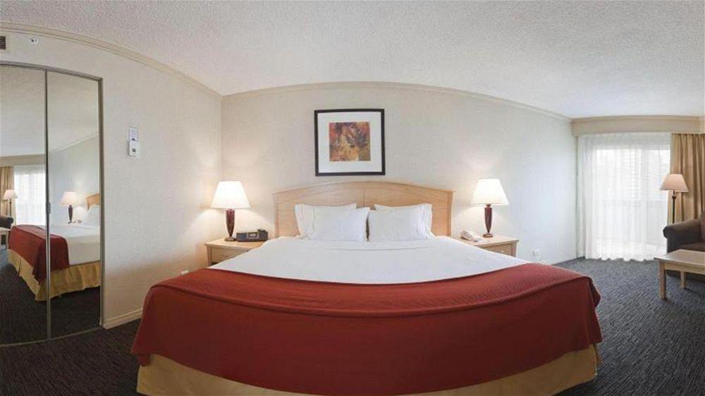 Holiday Inn Express Edmonton Downtown By Ihg Exterior foto