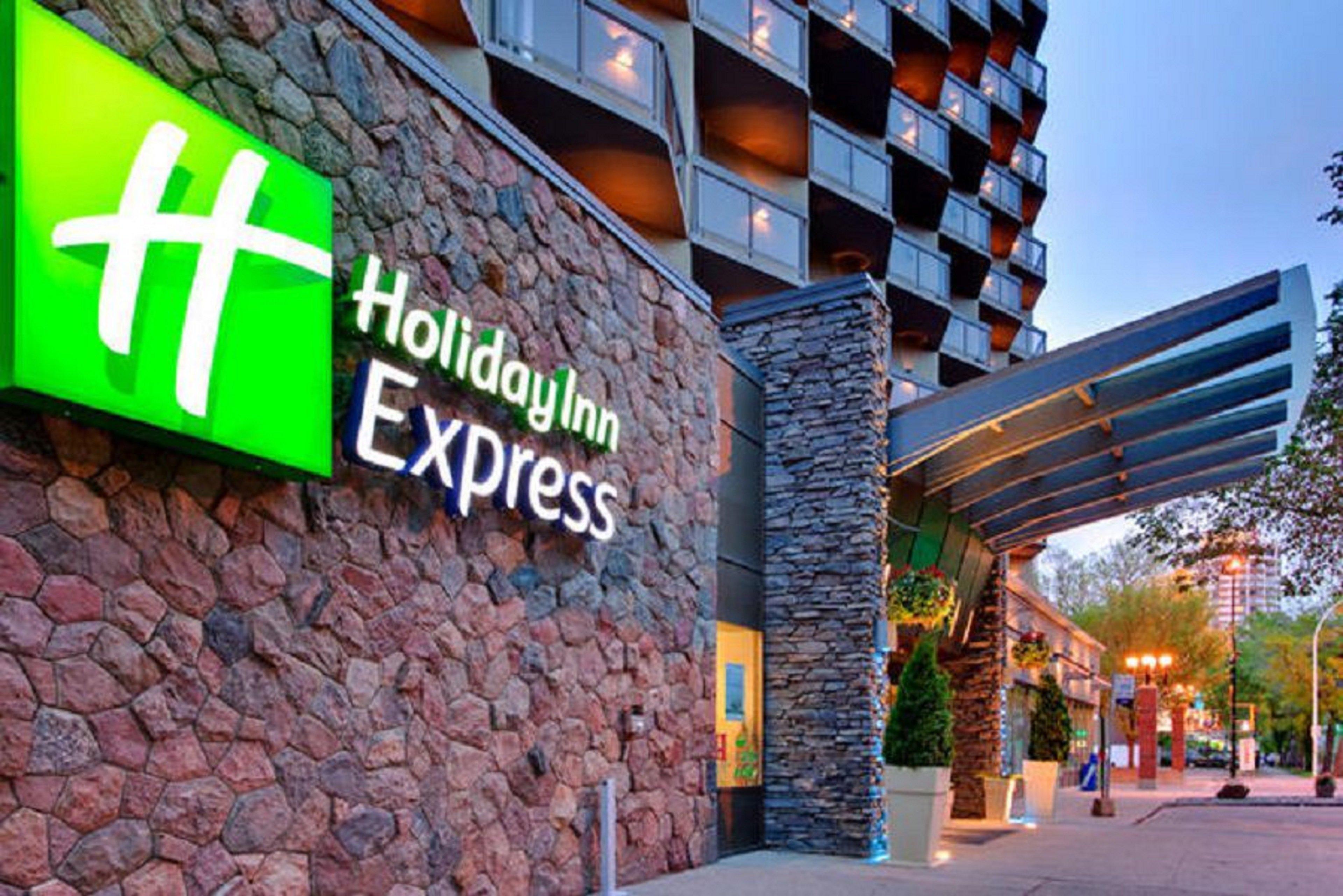 Holiday Inn Express Edmonton Downtown By Ihg Exterior foto