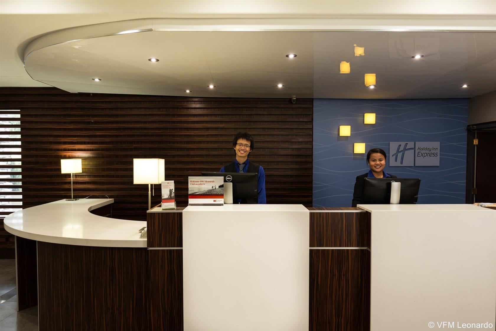 Holiday Inn Express Edmonton Downtown By Ihg Exterior foto
