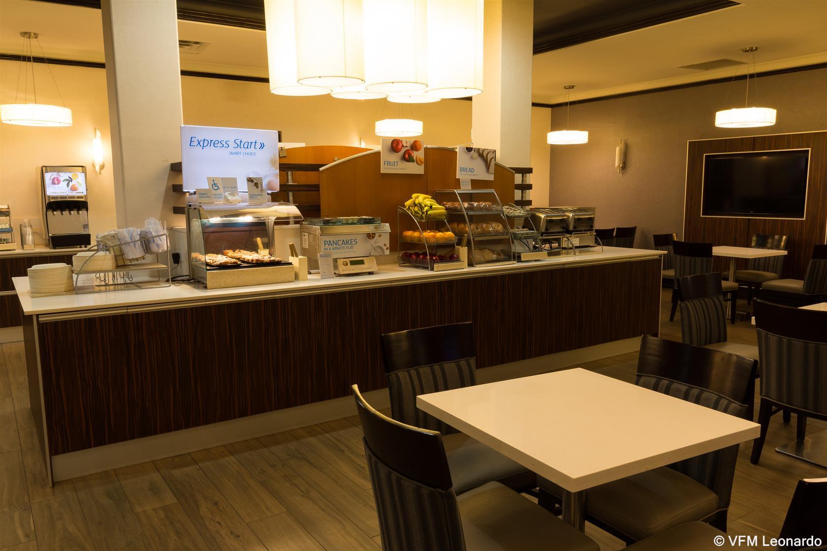 Holiday Inn Express Edmonton Downtown By Ihg Exterior foto