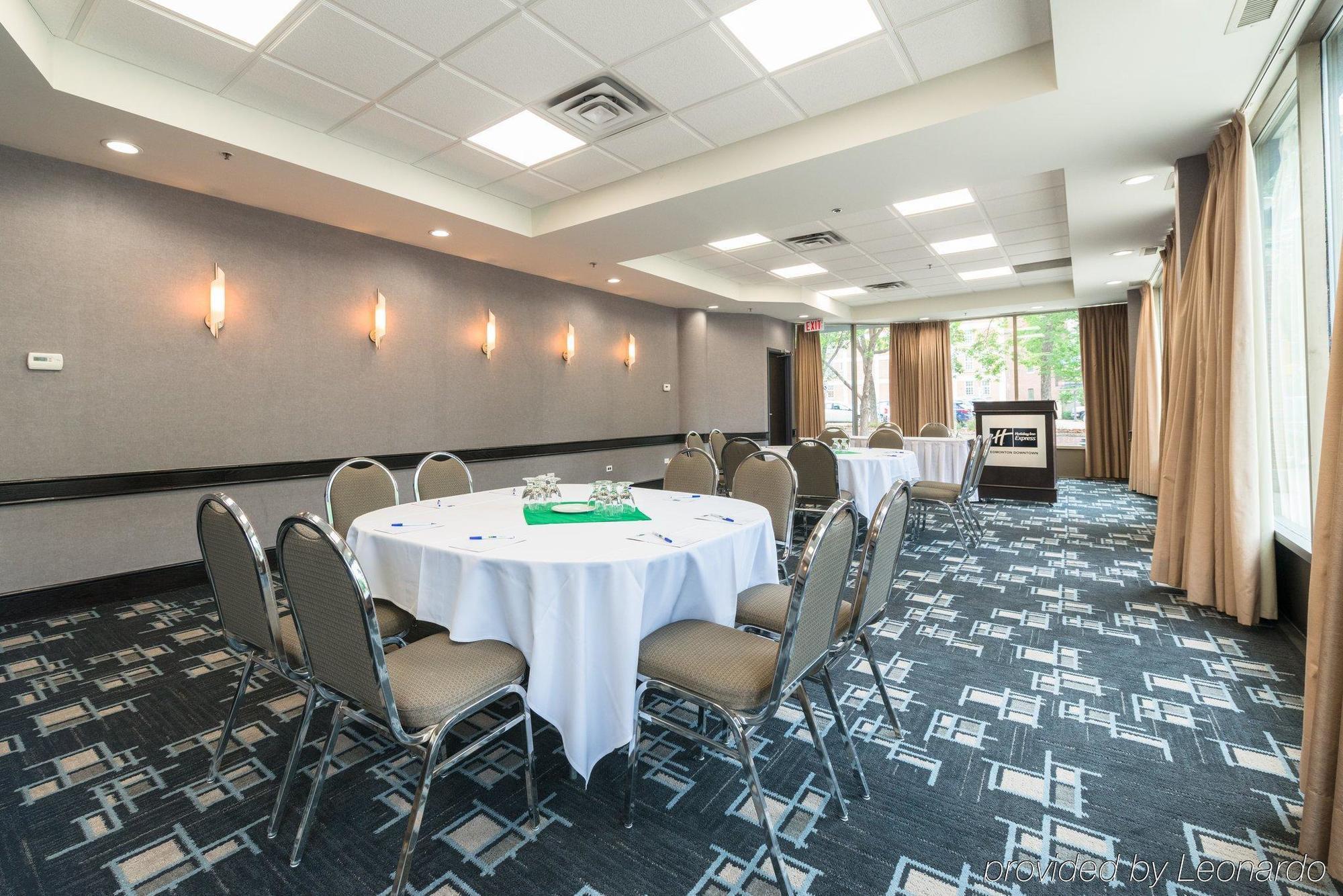 Holiday Inn Express Edmonton Downtown By Ihg Exterior foto