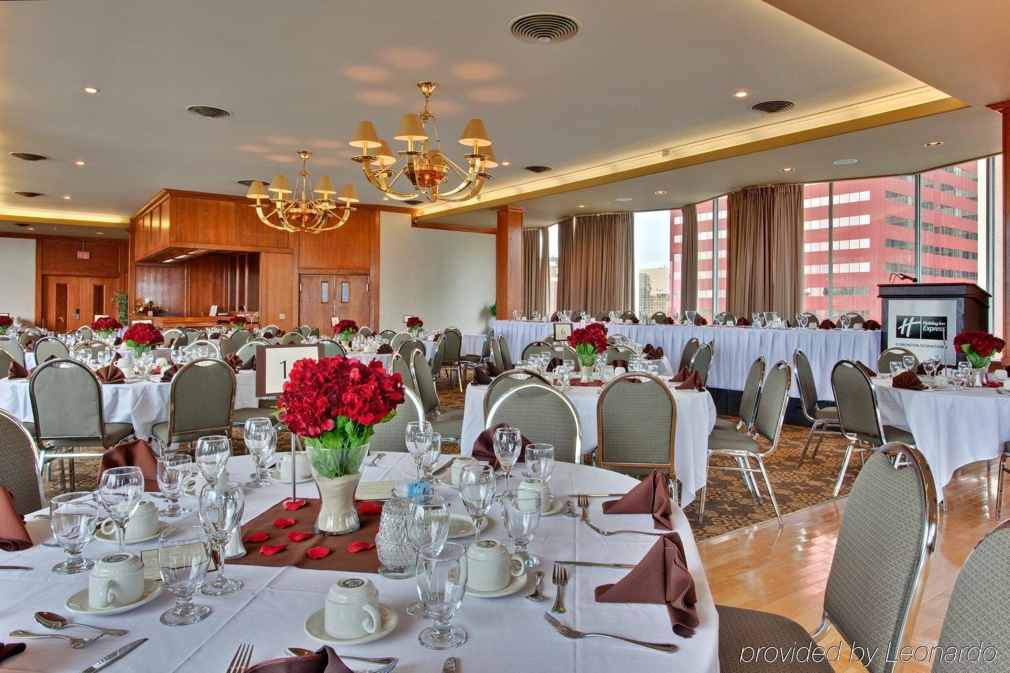 Holiday Inn Express Edmonton Downtown By Ihg Exterior foto