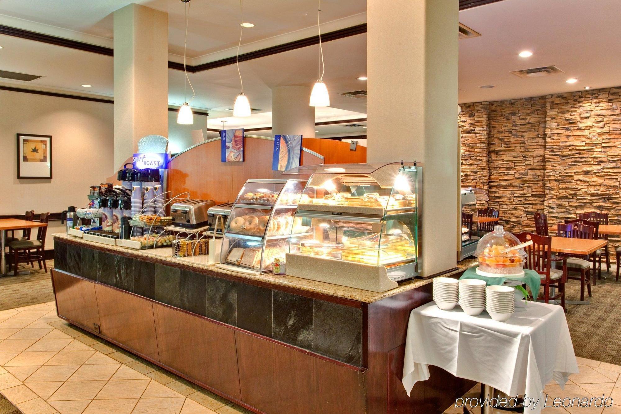 Holiday Inn Express Edmonton Downtown By Ihg Exterior foto