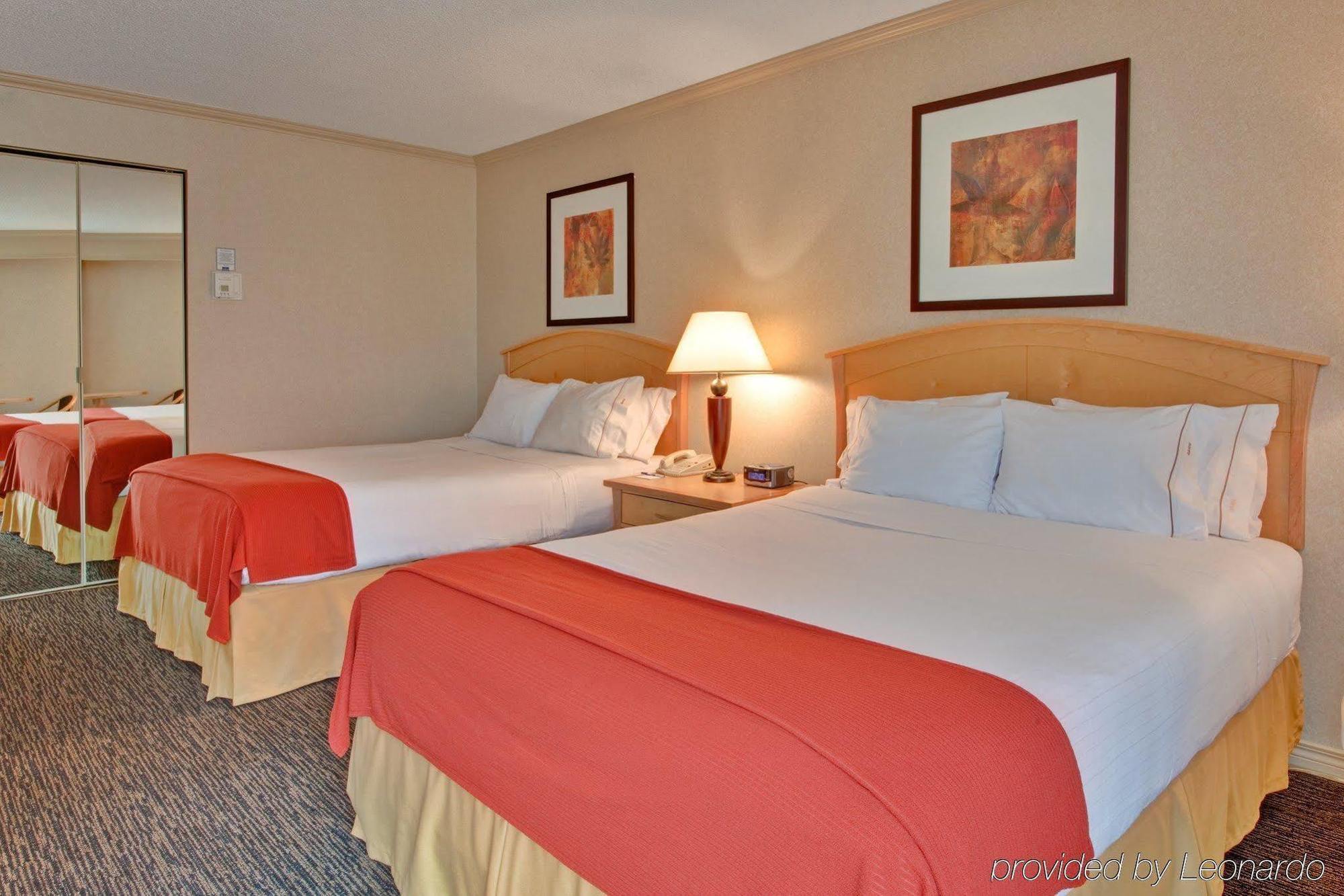 Holiday Inn Express Edmonton Downtown By Ihg Exterior foto